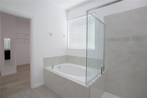 House in Orlando, Florida 5 bedrooms, 236.71 sq.m. № 2394072 - photo 17