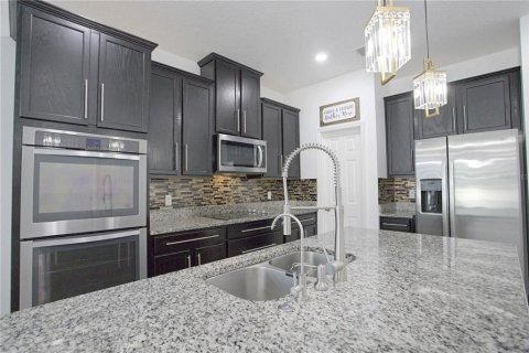 House in Orlando, Florida 5 bedrooms, 236.71 sq.m. № 2394072 - photo 8