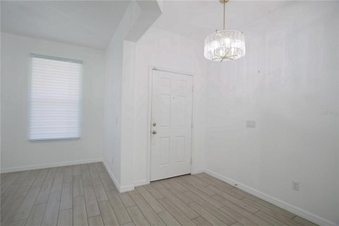 House in Orlando, Florida 5 bedrooms, 236.71 sq.m. № 2394072 - photo 6