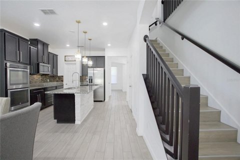 House in Orlando, Florida 5 bedrooms, 236.71 sq.m. № 2394072 - photo 5