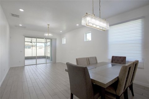House in Orlando, Florida 5 bedrooms, 236.71 sq.m. № 2394072 - photo 9