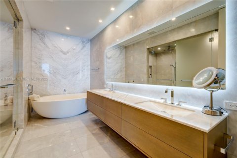 Copropriété à louer à Sunny Isles Beach, Floride: 4 chambres, 336.77 m2 № 1931043 - photo 13