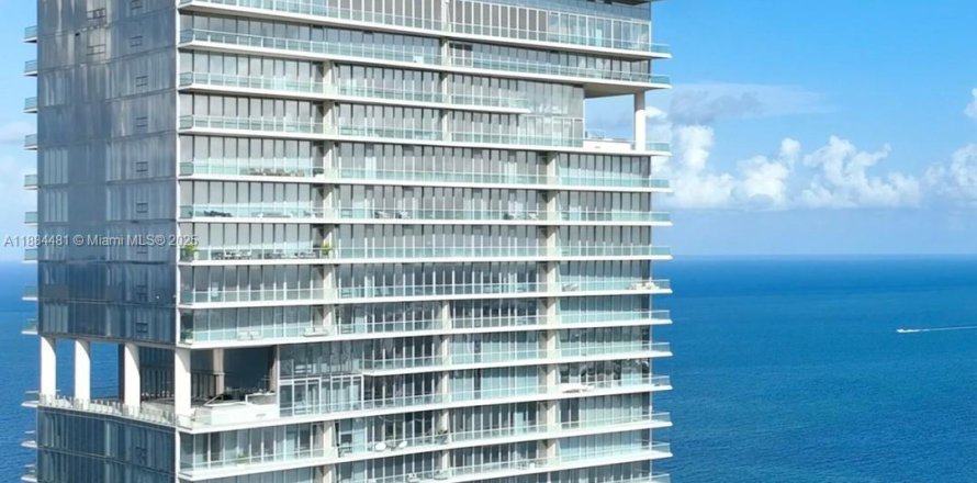 Condo à Sunny Isles Beach, Floride, 4 chambres  № 1931043