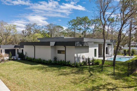 House in Winter Springs, Florida 6 bedrooms, 569.68 sq.m. № 2394288 - photo 4