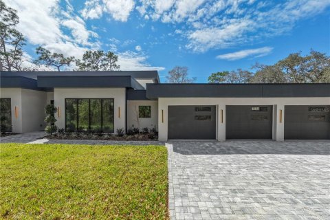 House in Winter Springs, Florida 6 bedrooms, 569.68 sq.m. № 2394288 - photo 11