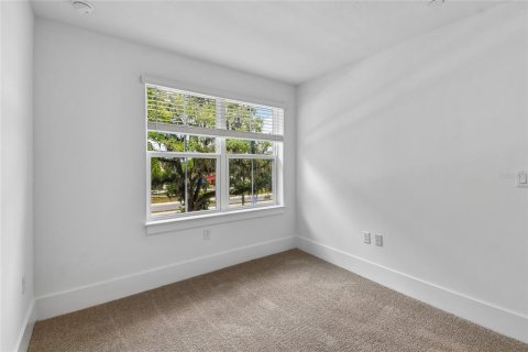 Townhouse in Oviedo, Florida 4 bedrooms, 188.13 sq.m. № 2092893 - photo 24