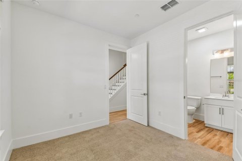 Townhouse in Oviedo, Florida 4 bedrooms, 188.13 sq.m. № 2092893 - photo 8
