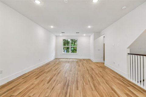 Townhouse in Oviedo, Florida 4 bedrooms, 188.13 sq.m. № 2092893 - photo 11