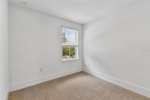 Townhouse in Oviedo, Florida 4 bedrooms, 188.13 sq.m. № 2092893 - photo 22