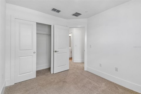 Townhouse in Oviedo, Florida 4 bedrooms, 188.13 sq.m. № 2092893 - photo 23