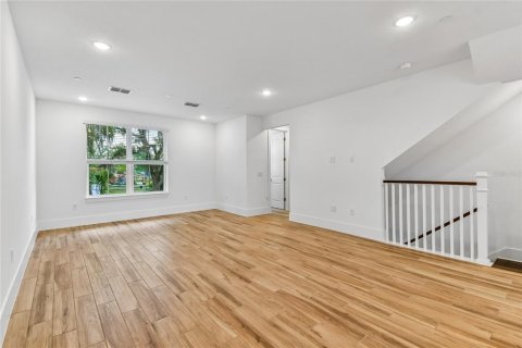 Townhouse in Oviedo, Florida 4 bedrooms, 188.13 sq.m. № 2092893 - photo 12