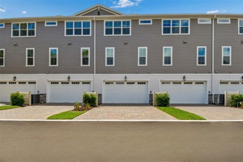 Townhouse in Oviedo, Florida 4 bedrooms, 188.13 sq.m. № 2092893 - photo 27