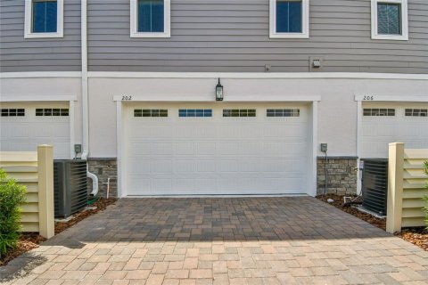 Townhouse in Oviedo, Florida 4 bedrooms, 188.13 sq.m. № 2092893 - photo 28