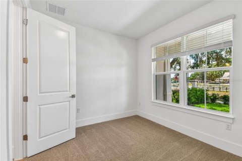 Townhouse in Oviedo, Florida 4 bedrooms, 188.13 sq.m. № 2092893 - photo 6
