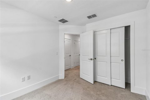Townhouse in Oviedo, Florida 4 bedrooms, 188.13 sq.m. № 2092893 - photo 25