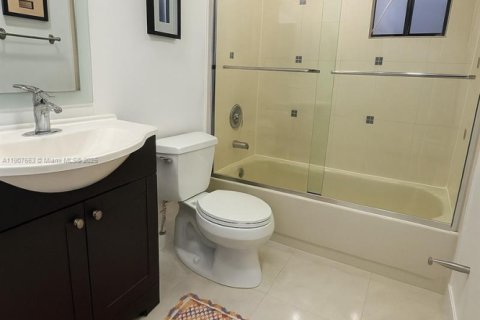 Condominio en alquiler en Miami, Florida, 2 dormitorios, 89.65 m2 № 2012549 - foto 5