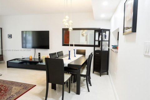 Condominio en alquiler en Miami, Florida, 2 dormitorios, 89.65 m2 № 2012549 - foto 3