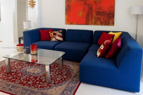 Condominio en alquiler en Miami, Florida, 2 dormitorios, 89.65 m2 № 2012549 - foto 2