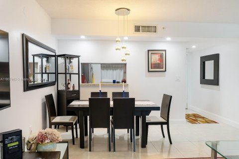 Condominio en alquiler en Miami, Florida, 2 dormitorios, 89.65 m2 № 2012549 - foto 4