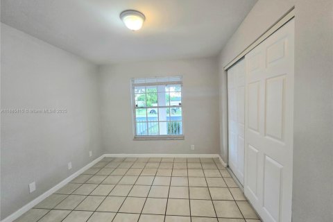 Villa ou maison à louer à Homestead, Floride: 3 chambres, 125.98 m2 № 1931526 - photo 16