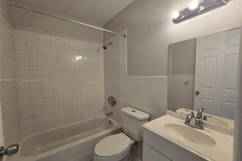 Villa ou maison à louer à Homestead, Floride: 3 chambres, 125.98 m2 № 1931526 - photo 11