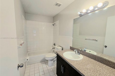 Villa ou maison à louer à Homestead, Floride: 3 chambres, 125.98 m2 № 1931526 - photo 13