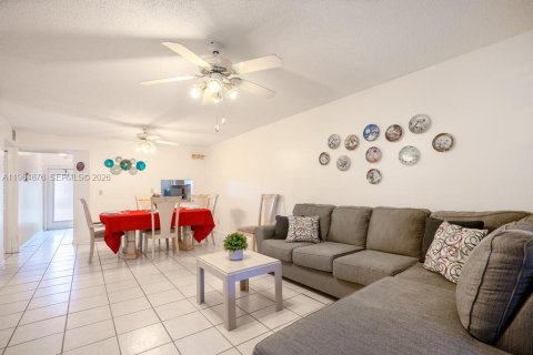 Condominio en venta en Hollywood, Florida, 2 dormitorios, 94.3 m2 № 2026142 - foto 2