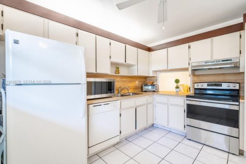 Condominio en venta en Hollywood, Florida, 2 dormitorios, 94.3 m2 № 2026142 - foto 16
