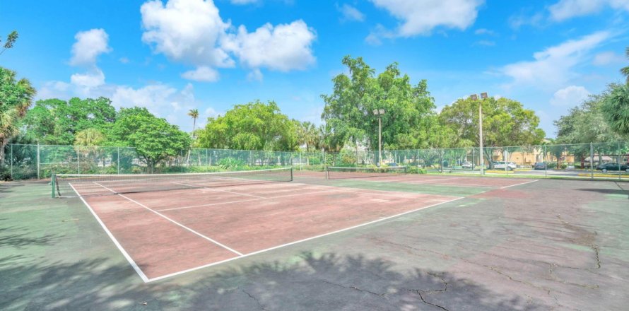 Condo in Pembroke Pines, Florida, 2 bedrooms  № 703506
