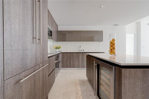 Condo in Miami, Florida, 2 bedrooms № 2004507 - photo 5