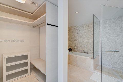 Condo in Miami, Florida, 2 bedrooms № 2004507 - photo 22