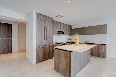 Condo in Miami, Florida, 2 bedrooms № 2004507 - photo 4