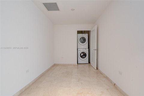 Condo in Miami, Florida, 2 bedrooms № 2004507 - photo 23