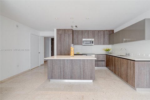Condo in Miami, Florida, 2 bedrooms № 2004507 - photo 3