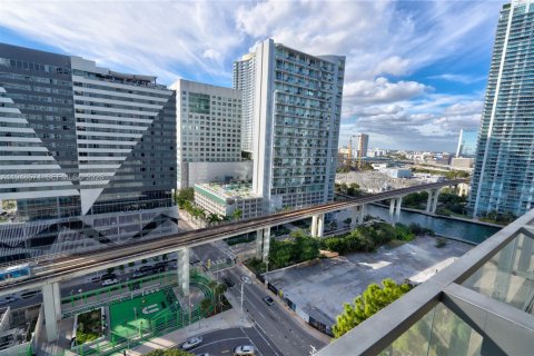 Condo in Miami, Florida, 2 bedrooms № 2004507 - photo 2