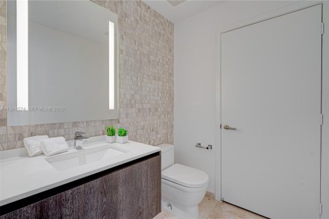 Condo in Miami, Florida, 2 bedrooms № 2004507 - photo 30