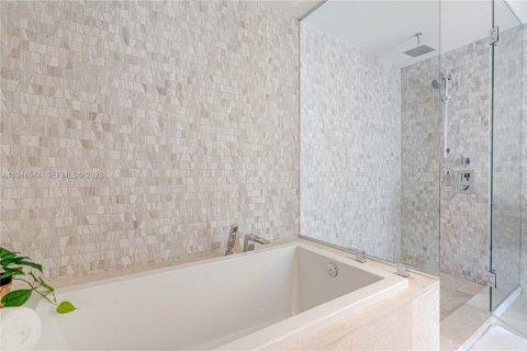 Condo in Miami, Florida, 2 bedrooms № 2004507 - photo 29