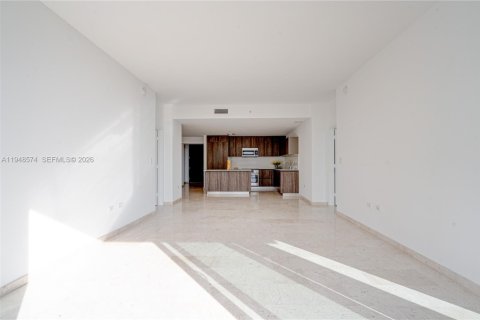 Condo in Miami, Florida, 2 bedrooms № 2004507 - photo 11