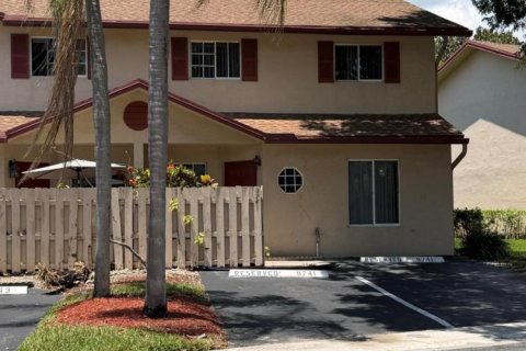 Townhouse in Sunrise, Florida 3 bedrooms, 162.58 sq.m. № 2250893