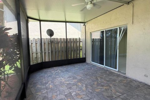 Townhouse in Sunrise, Florida 3 bedrooms, 162.58 sq.m. № 2250893 - photo 13
