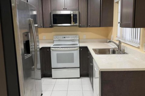 Townhouse in Sunrise, Florida 3 bedrooms, 162.58 sq.m. № 2250893 - photo 5