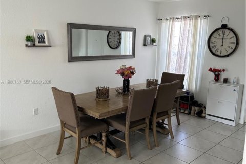 Touwnhouse à vendre à Florida City, Floride: 4 chambres, 157.93 m2 № 2080191 - photo 3
