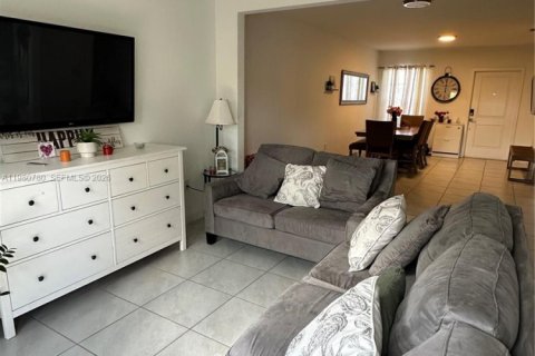 Touwnhouse à vendre à Florida City, Floride: 4 chambres, 157.93 m2 № 2080191 - photo 5