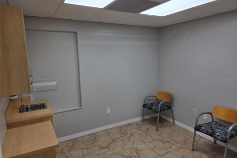 Commercial property in Brandon, Florida 466.56 sq.m. № 2156166 - photo 19