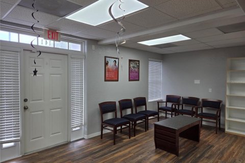 Commercial property in Brandon, Florida 466.56 sq.m. № 2156166 - photo 4