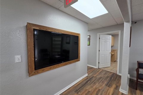 Commercial property in Brandon, Florida 466.56 sq.m. № 2156166 - photo 11