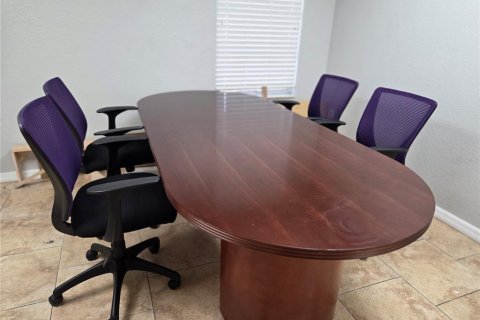 Commercial property in Brandon, Florida 466.56 sq.m. № 2156166 - photo 25