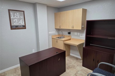 Commercial property in Brandon, Florida 466.56 sq.m. № 2156166 - photo 20