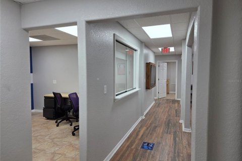 Commercial property in Brandon, Florida 466.56 sq.m. № 2156166 - photo 6