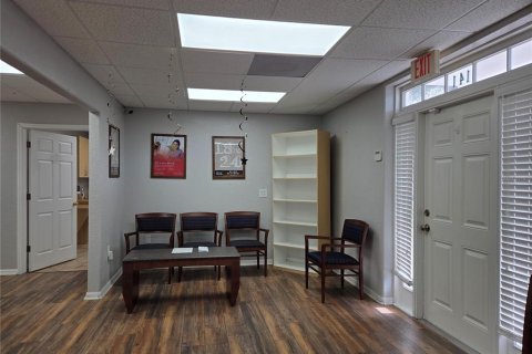 Commercial property in Brandon, Florida 466.56 sq.m. № 2156166 - photo 3